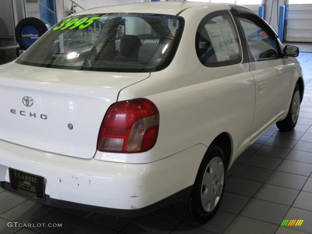 2002 ECHO Sedan - Polar White / Shadow Gray photo #7