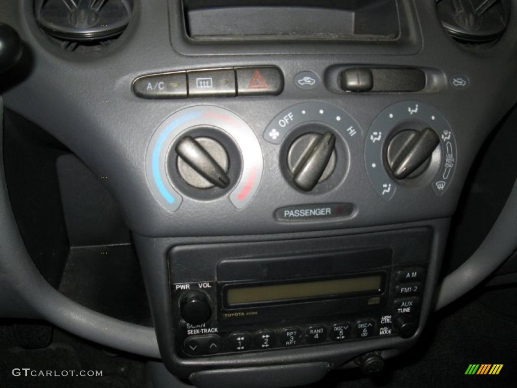 2002 ECHO Sedan - Polar White / Shadow Gray photo #18