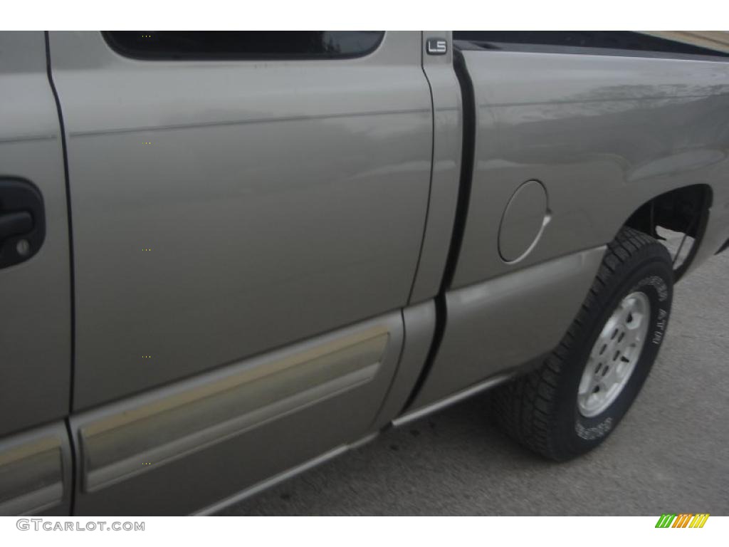 2003 Silverado 1500 LS Extended Cab 4x4 - Light Pewter Metallic / Dark Charcoal photo #18