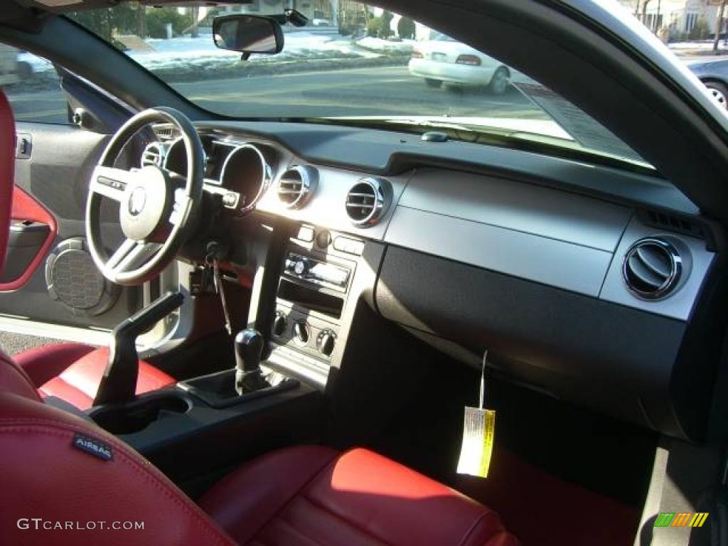 2005 Mustang GT Premium Coupe - Performance White / Red Leather photo #41