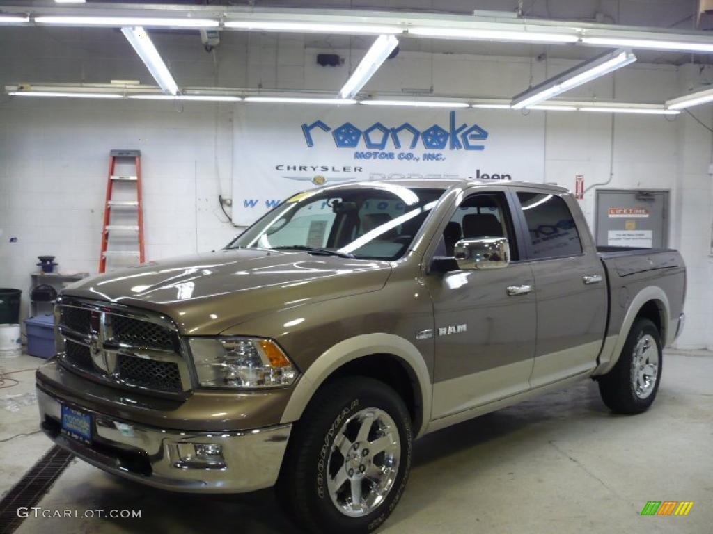 2009 Ram 1500 Laramie Crew Cab 4x4 - Austin Tan Pearl / Light Pebble Beige/Bark Brown photo #2