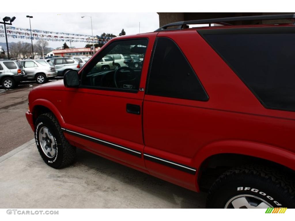 1998 Blazer LS 4x4 - Apple Red / Graphite photo #20