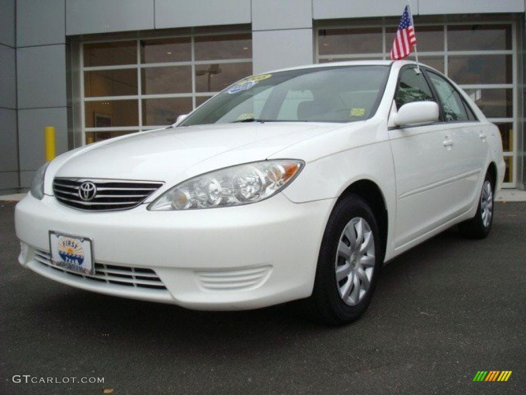 2005 Camry LE - Super White / Fawn photo #1