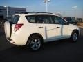 Super White - RAV4 4WD Photo No. 2