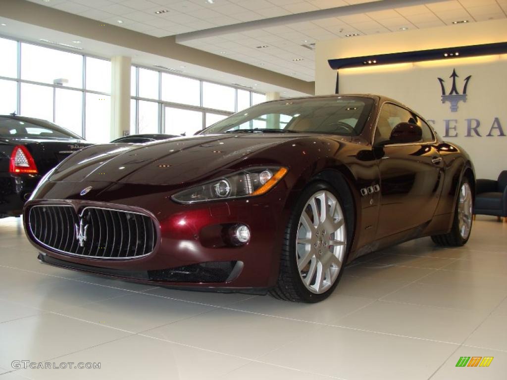 Bordeaux Pontevecchio (Dark Red) Maserati GranTurismo