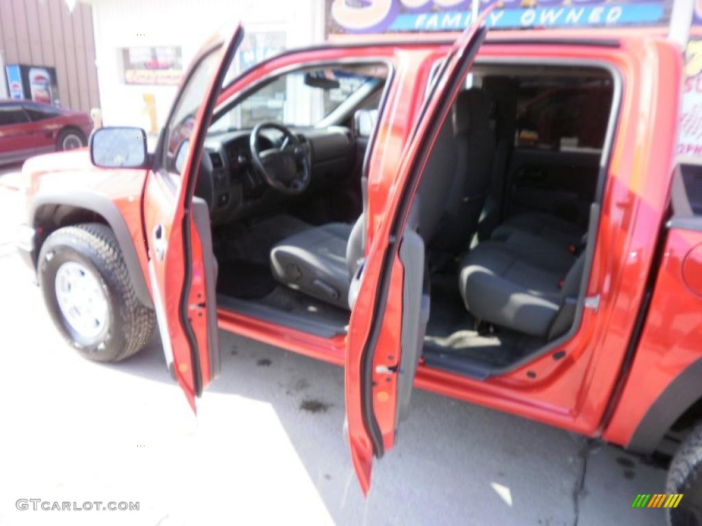 2006 Colorado LT Crew Cab 4x4 - Cherry Red Metallic / Light Cashmere photo #25