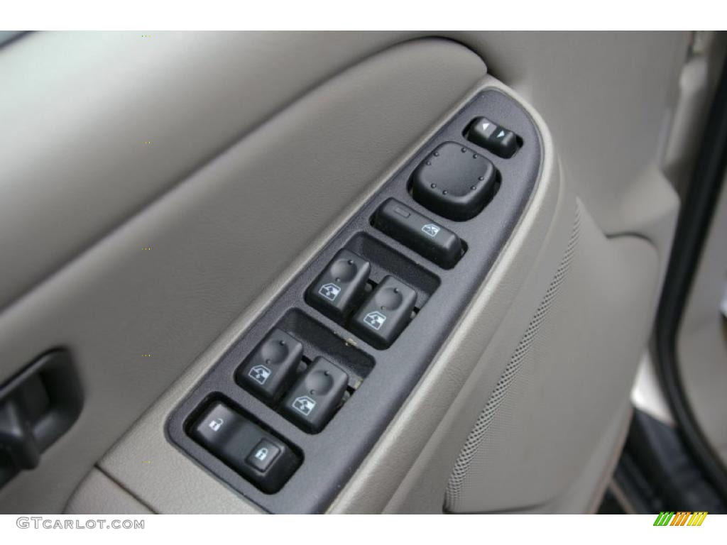 2004 Yukon SLE 4x4 - Silver Birch Metallic / Neutral/Shale photo #5