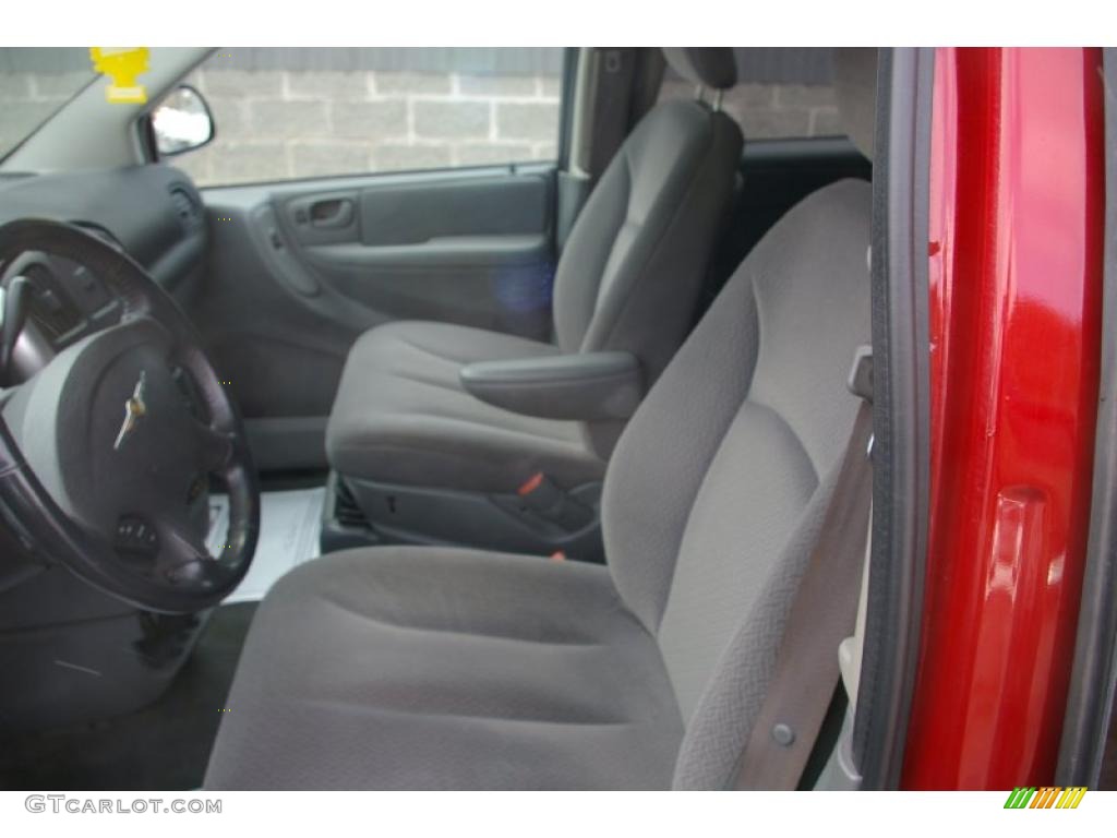 2005 Town & Country Touring - Inferno Red Pearl / Medium Slate Gray photo #3