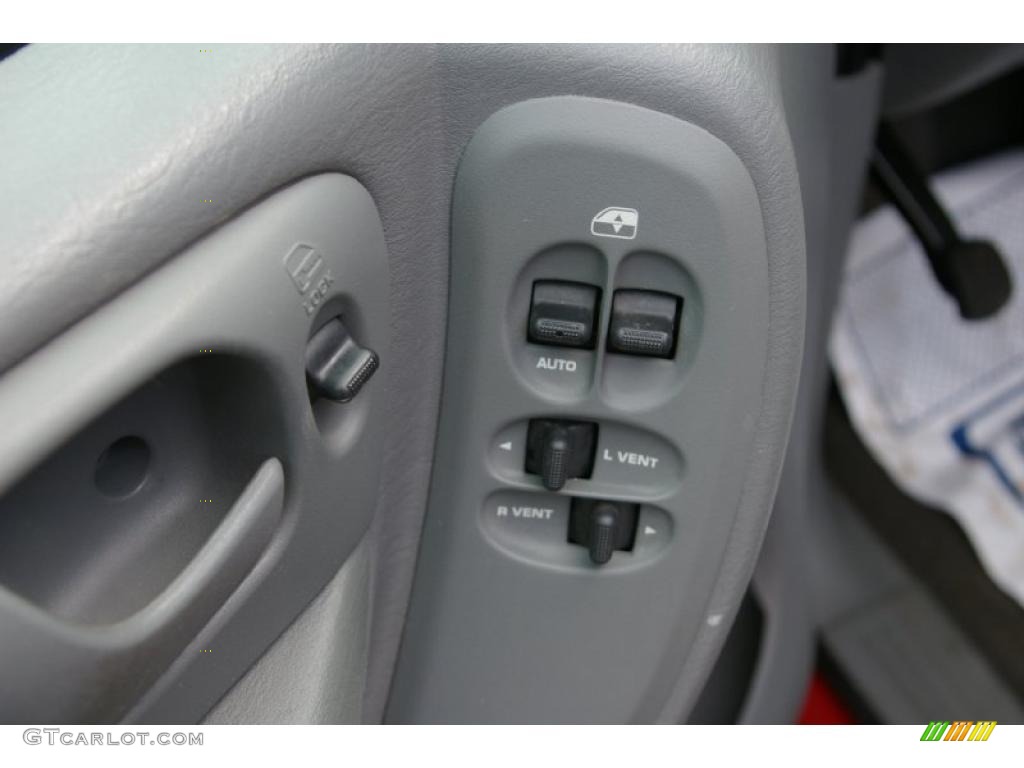 2005 Town & Country Touring - Inferno Red Pearl / Medium Slate Gray photo #4