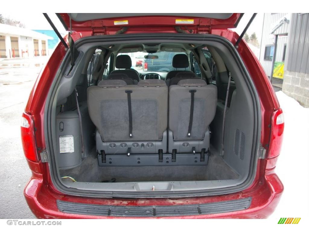 2005 Town & Country Touring - Inferno Red Pearl / Medium Slate Gray photo #14