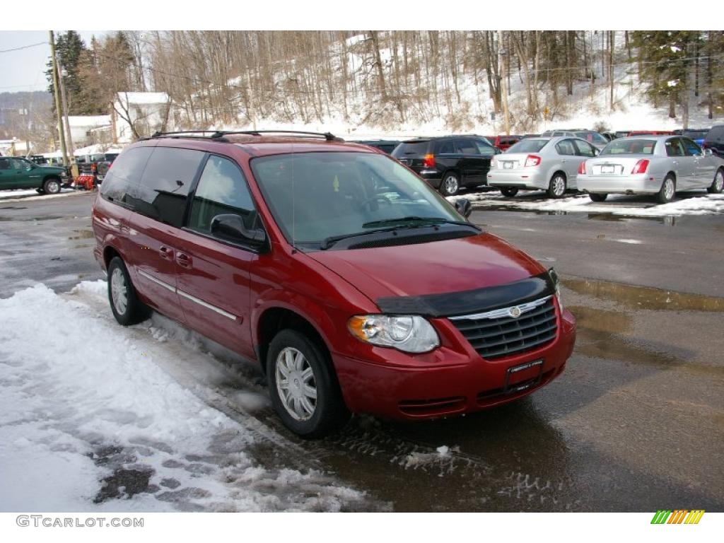2005 Town & Country Touring - Inferno Red Pearl / Medium Slate Gray photo #20