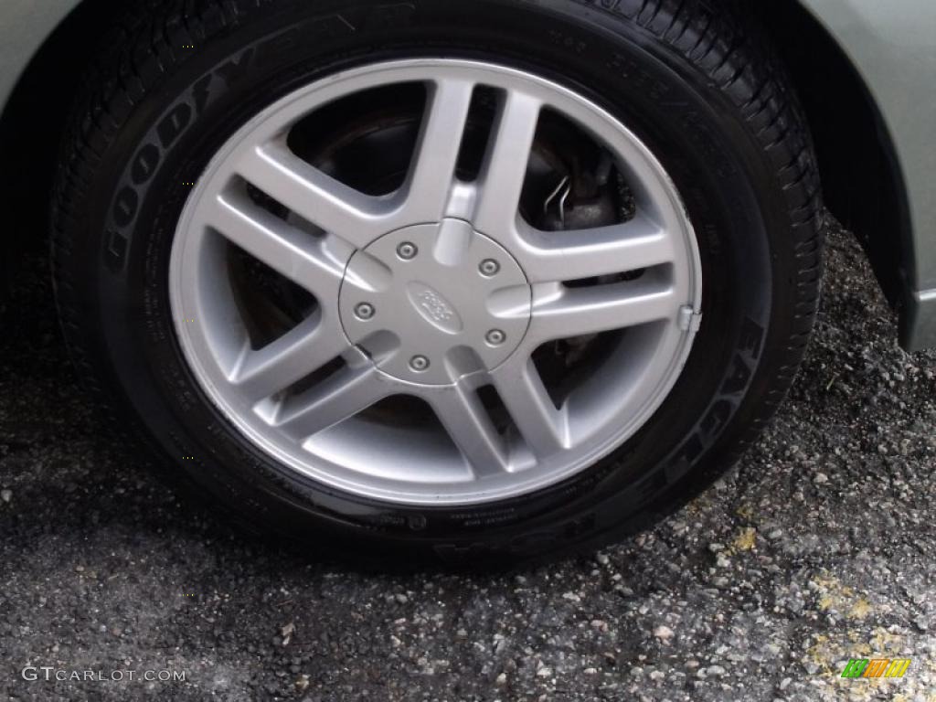 2004 Focus SE Sedan - Liquid Grey Metallic / Medium Graphite photo #31