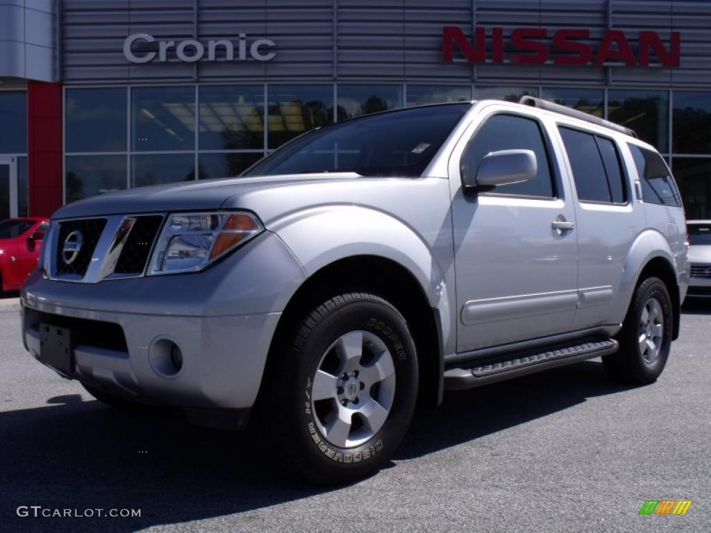 Silver Lightning Nissan Pathfinder