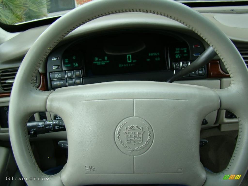 1999 DeVille Sedan - Cotillion White / Oatmeal photo #23
