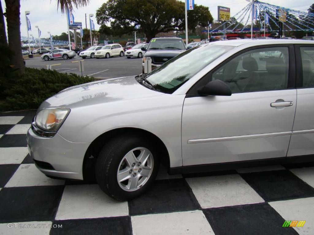 2005 Malibu LS V6 Sedan - Galaxy Silver Metallic / Gray photo #33