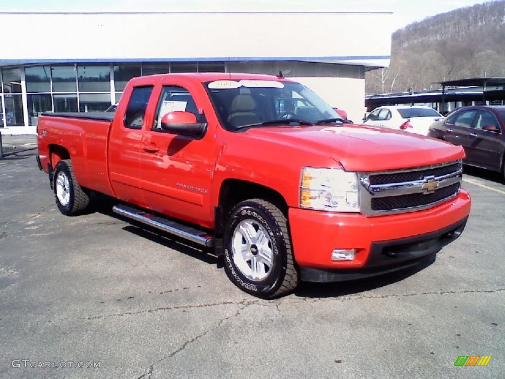 2007 Silverado 1500 LT Z71 Extended Cab 4x4 - Victory Red / Light Cashmere photo #1