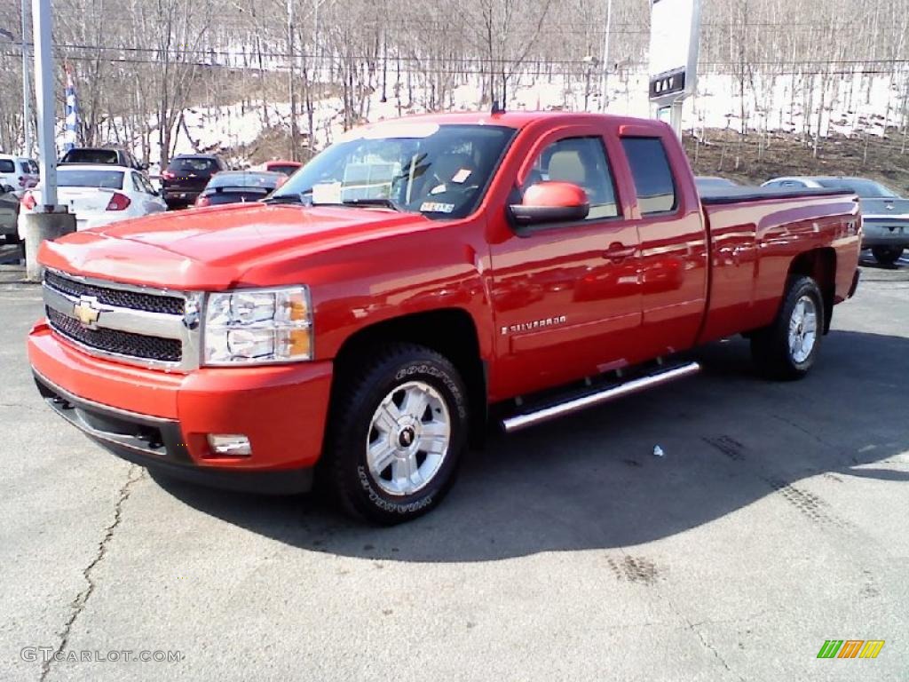 2007 Silverado 1500 LT Z71 Extended Cab 4x4 - Victory Red / Light Cashmere photo #3