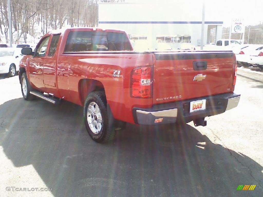 2007 Silverado 1500 LT Z71 Extended Cab 4x4 - Victory Red / Light Cashmere photo #4