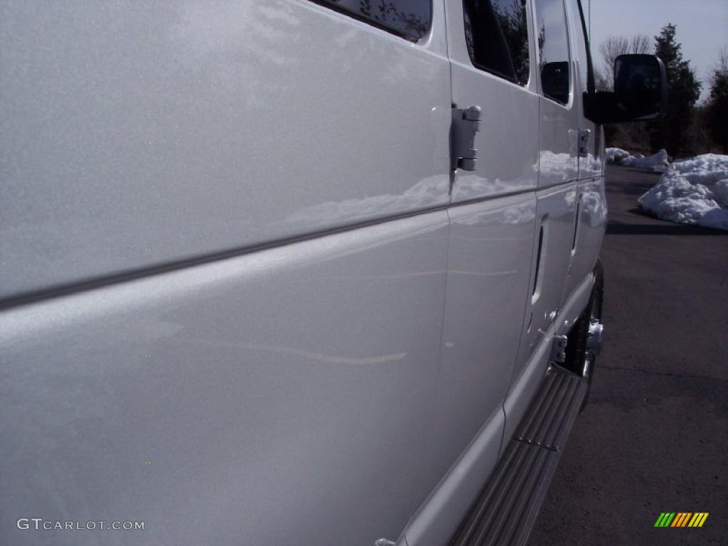 2007 E Series Van E350 Super Duty XLT 15 Passenger - Silver Metallic / Medium Flint Grey photo #16