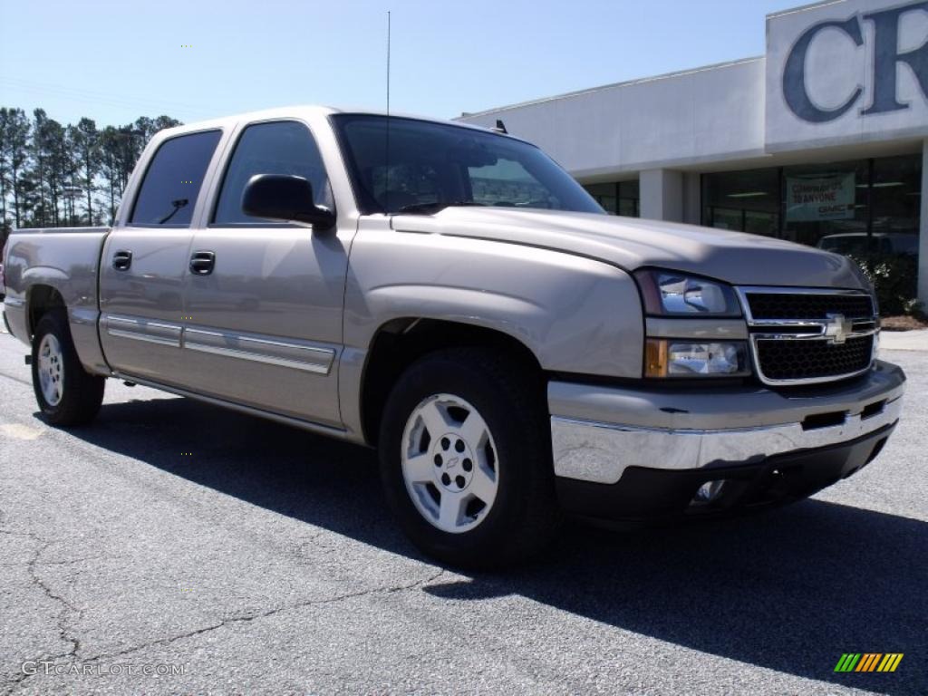 2007 Silverado 1500 Classic LT Crew Cab - Sandstone Metallic / Tan photo #2