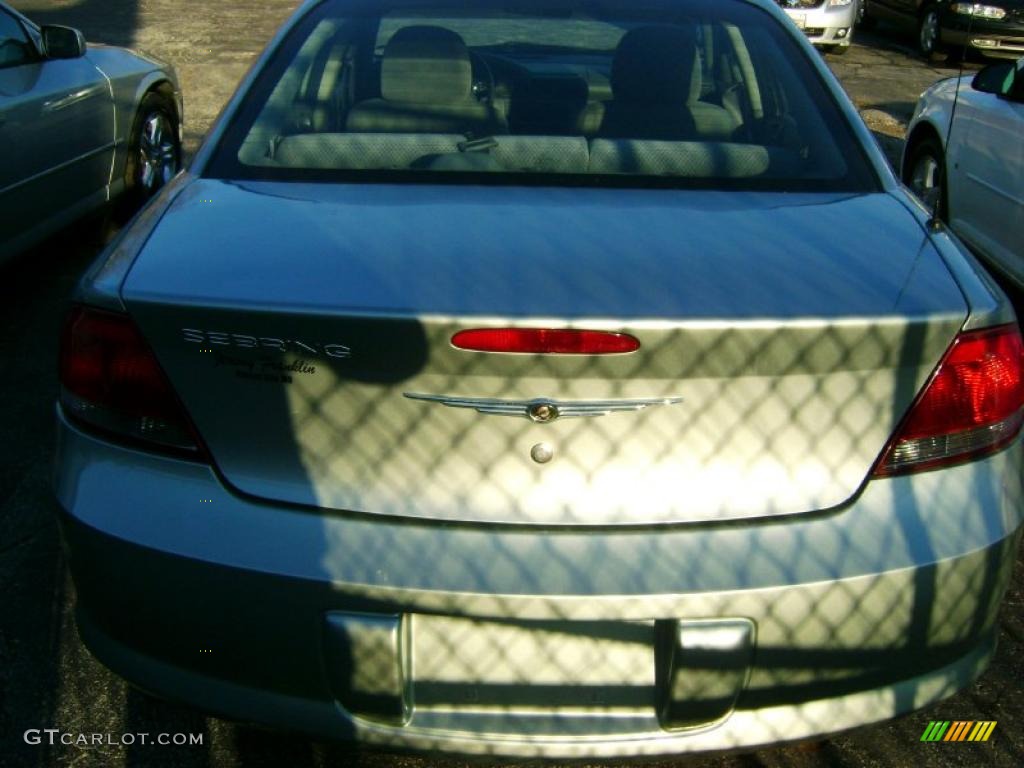 2004 Sebring Sedan - Bright Silver Metallic / Taupe photo #6