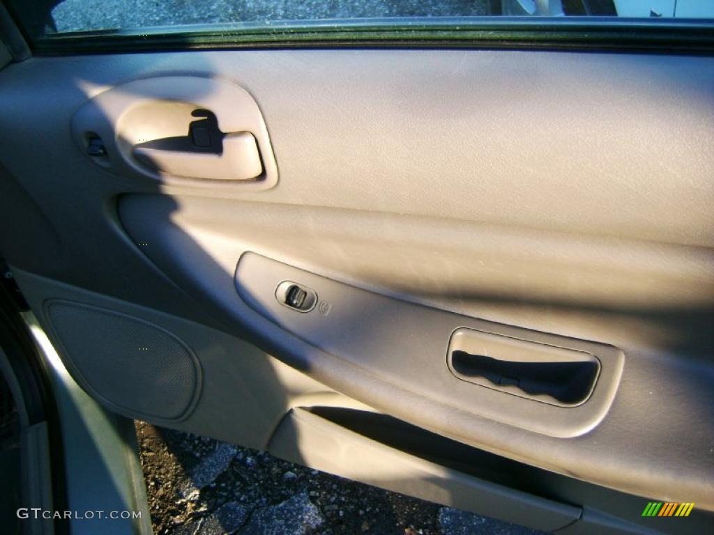 2004 Sebring Sedan - Bright Silver Metallic / Taupe photo #10
