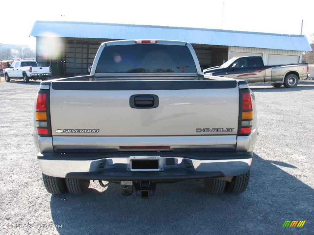 2003 Silverado 3500 LS Extended Cab 4x4 Dually - Light Pewter Metallic / Tan photo #5