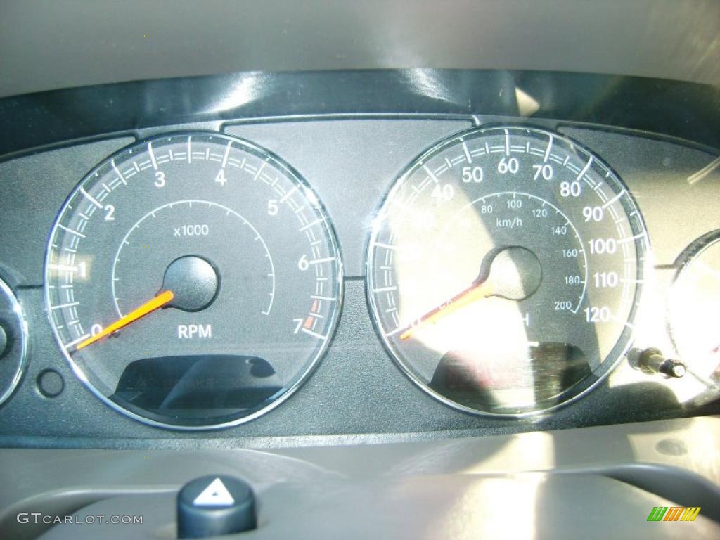 2004 Sebring Sedan - Bright Silver Metallic / Taupe photo #16