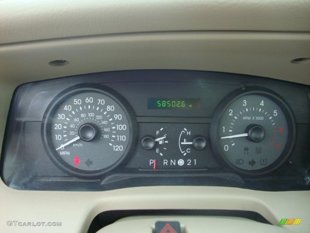 2006 Grand Marquis GS - Light Tundra Metallic / Light Camel photo #33