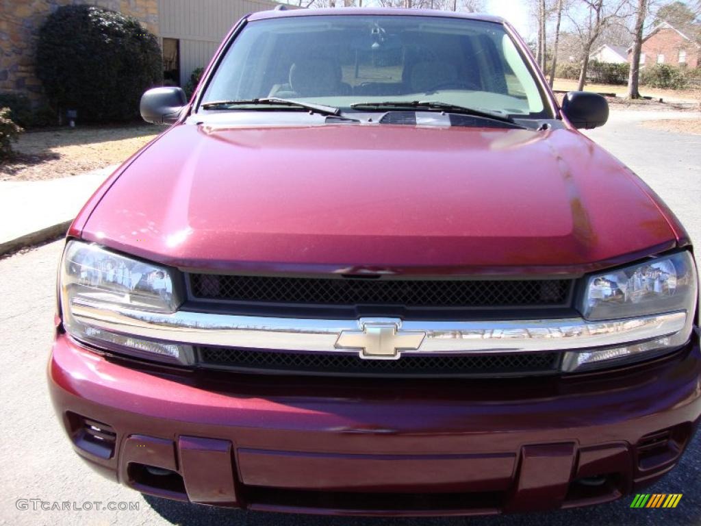 2005 TrailBlazer LS 4x4 - Majestic Red Metallic / Light Gray photo #1