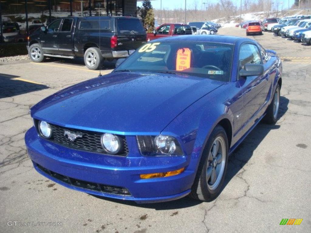 2005 Mustang GT Premium Coupe - Sonic Blue Metallic / Dark Charcoal photo #11