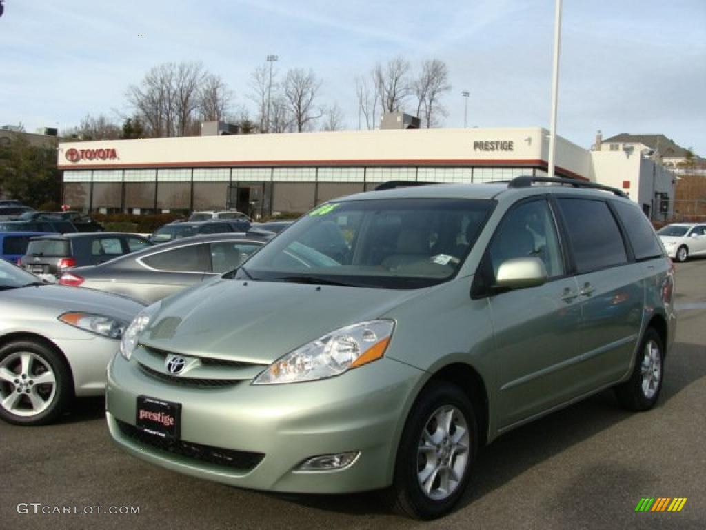 2006 Sienna XLE AWD - Silver Pine Mica / Taupe photo #1