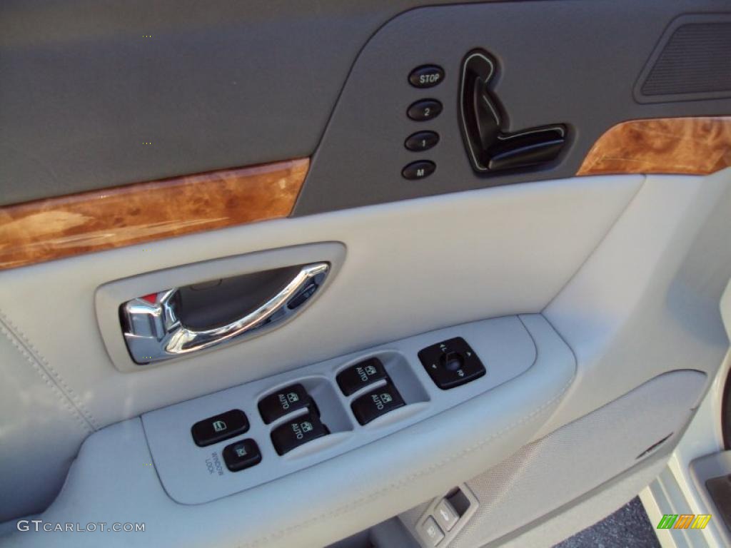 2004 Amanti  - Pearl White / Gray photo #16