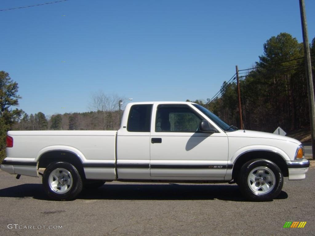 1995 S10 LS Extended Cab - Summit White / Gray photo #1