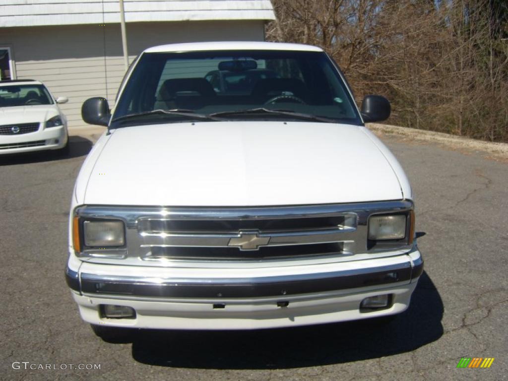 1995 S10 LS Extended Cab - Summit White / Gray photo #2