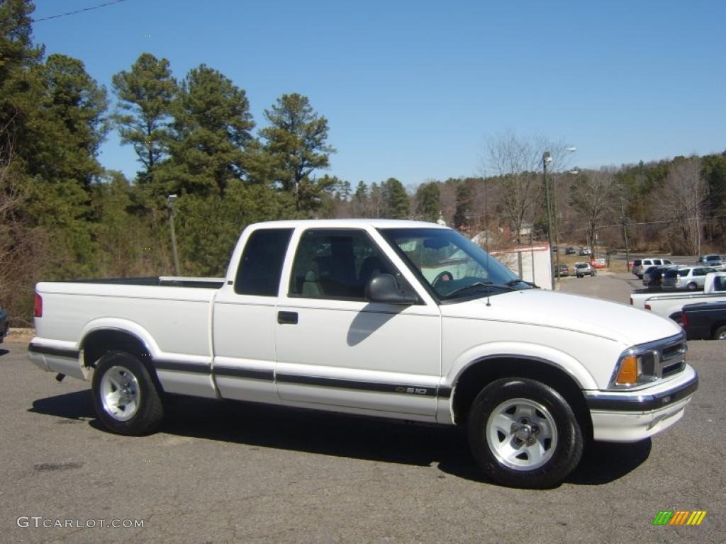 1995 S10 LS Extended Cab - Summit White / Gray photo #3