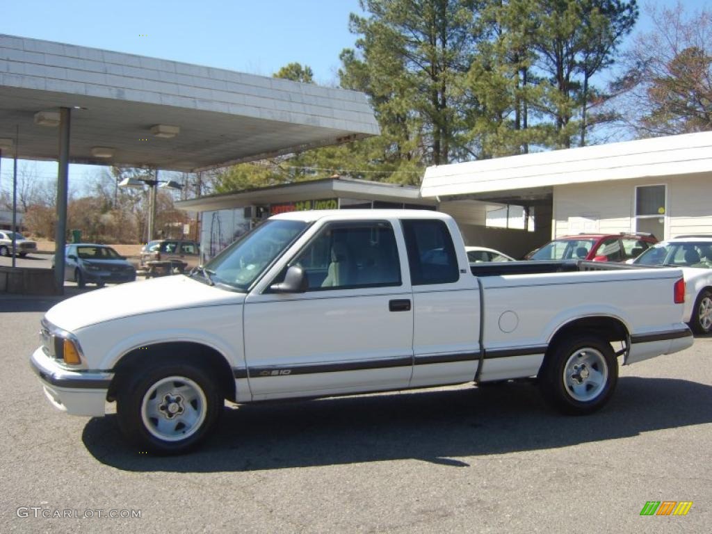 1995 S10 LS Extended Cab - Summit White / Gray photo #7