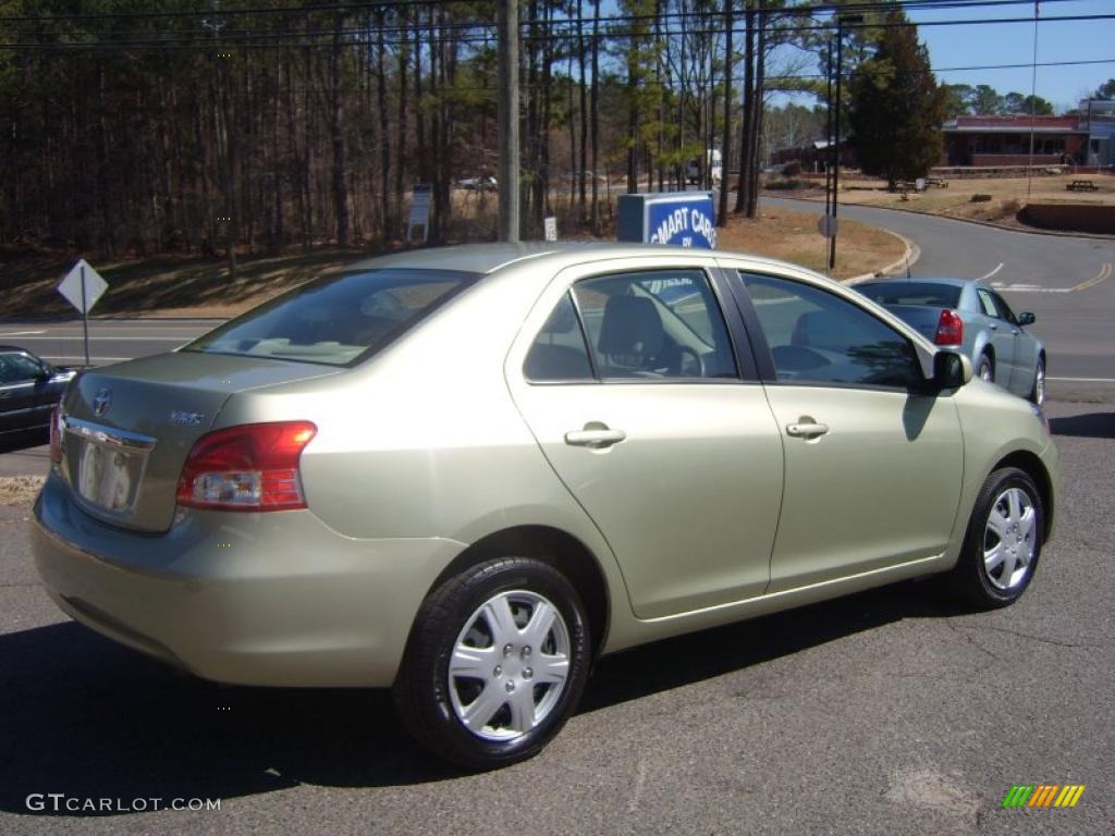 2008 Yaris Sedan - Olive Mist Metallic / Bisque photo #4