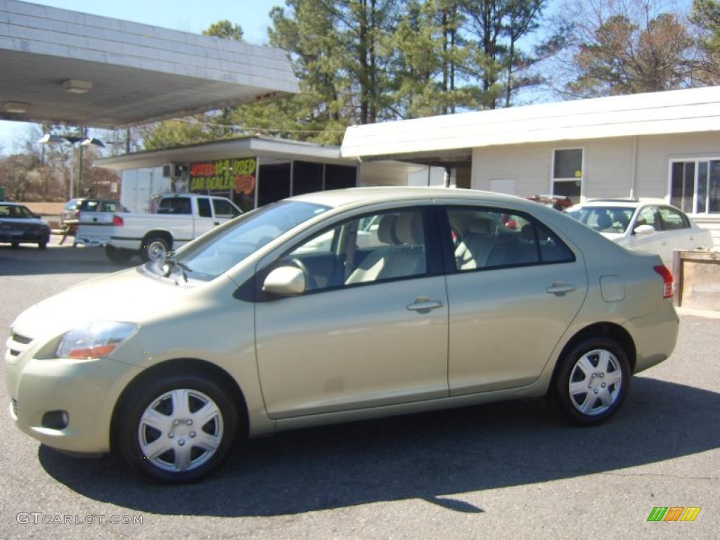 2008 Yaris Sedan - Olive Mist Metallic / Bisque photo #7