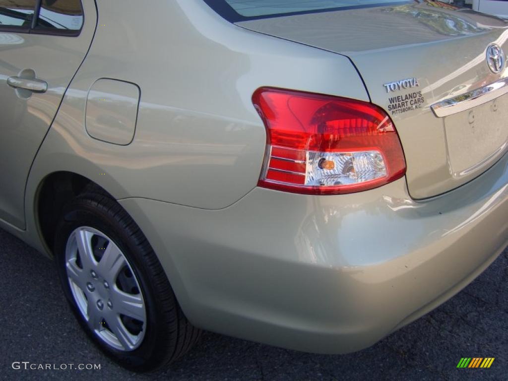 2008 Yaris Sedan - Olive Mist Metallic / Bisque photo #10