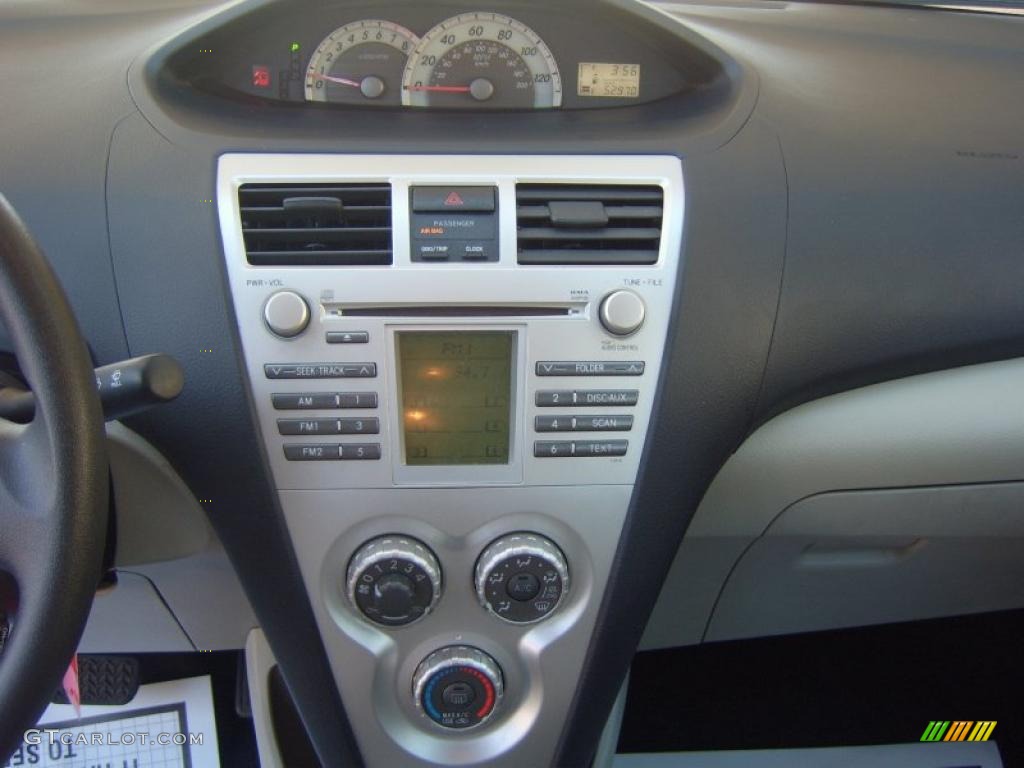 2008 Yaris Sedan - Olive Mist Metallic / Bisque photo #16