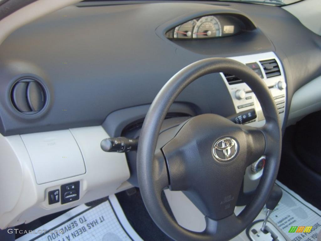 2008 Yaris Sedan - Olive Mist Metallic / Bisque photo #18