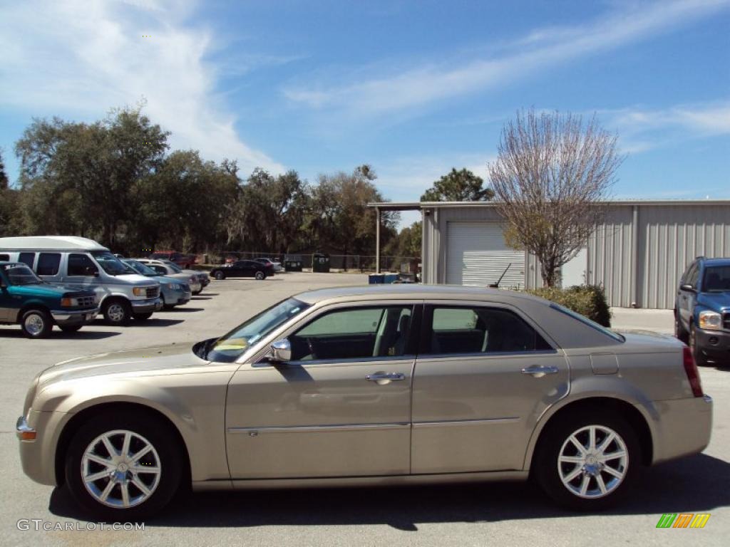 2008 300 C HEMI - Light Sandstone Metallic / Medium Pebble Beige/Cream photo #2