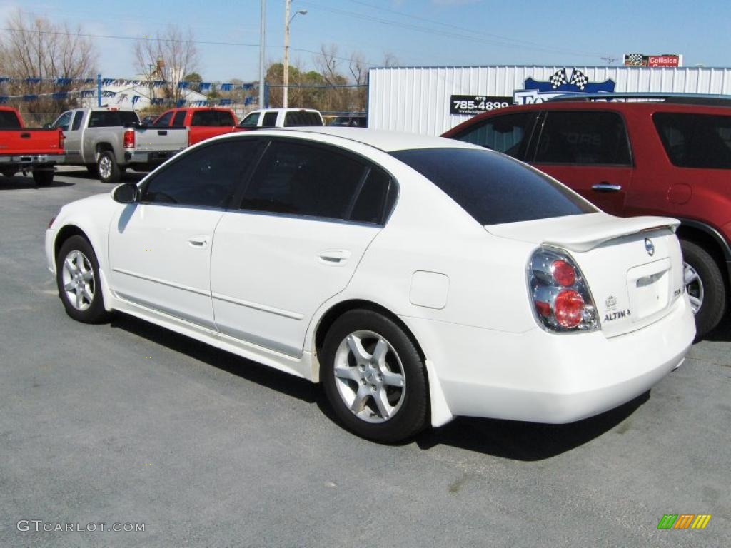2005 Altima 2.5 S - Satin White Pearl / Blond photo #2