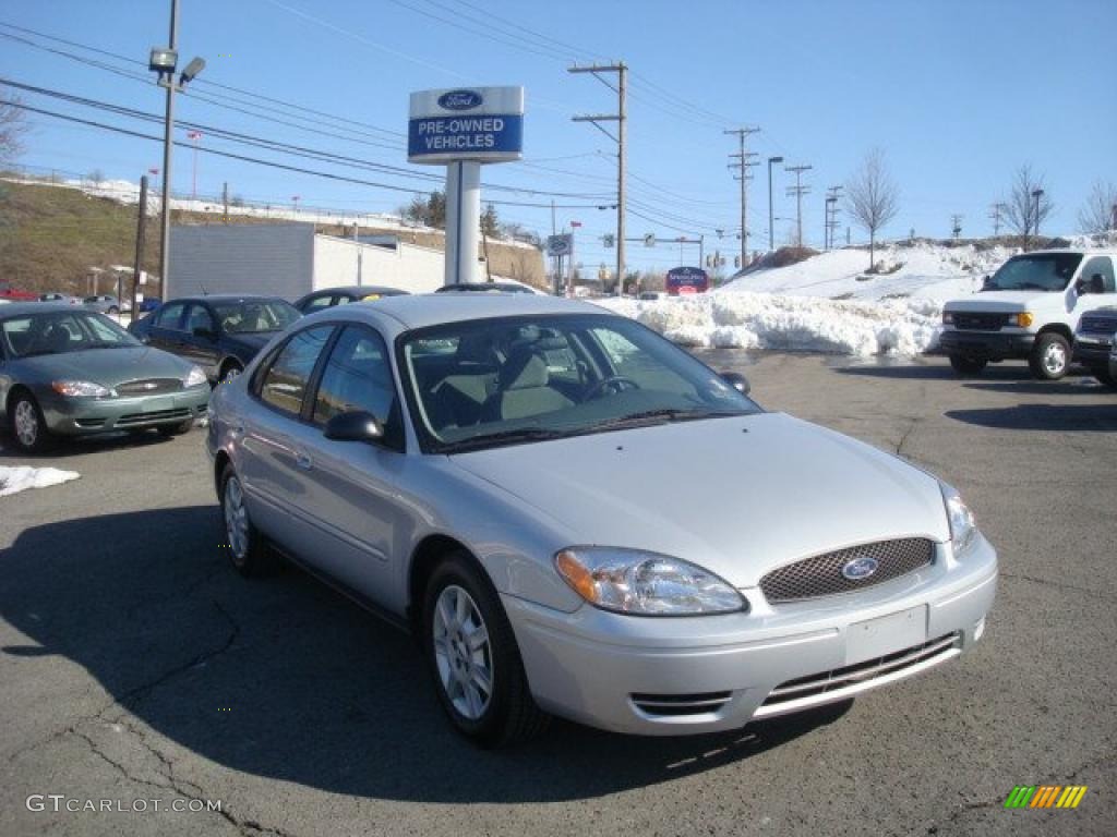 2006 Taurus SE - Silver Frost Metallic / Medium/Dark Flint Grey photo #1