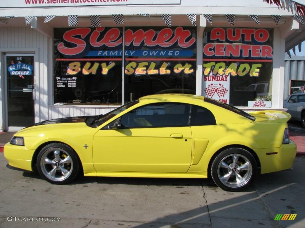 2001 Mustang V6 Coupe - Zinc Yellow Metallic / Dark Charcoal photo #1