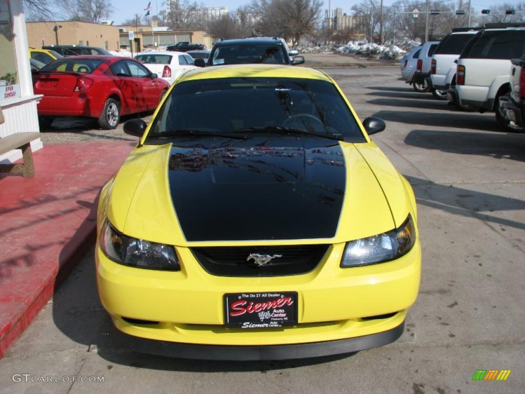 2001 Mustang V6 Coupe - Zinc Yellow Metallic / Dark Charcoal photo #4