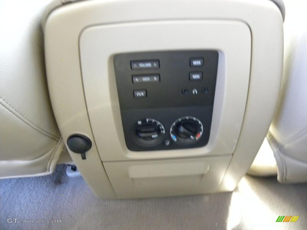 2005 Expedition Limited 4x4 - Pueblo Gold Metallic / Medium Parchment photo #5