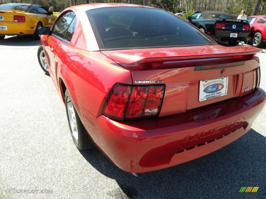 2001 Mustang V6 Coupe - Laser Red Metallic / Medium Parchment photo #12