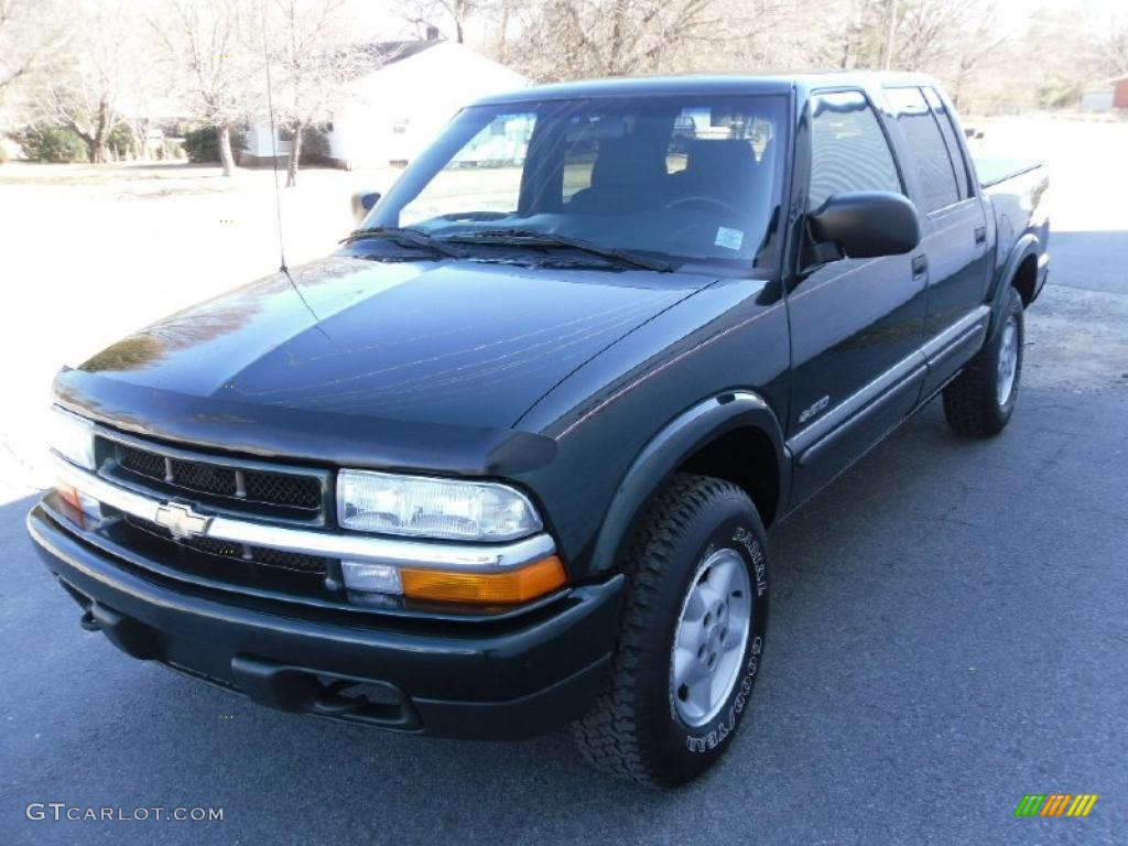 2003 S10 LS Crew Cab 4x4 - Dark Green Metallic / Graphite photo #2